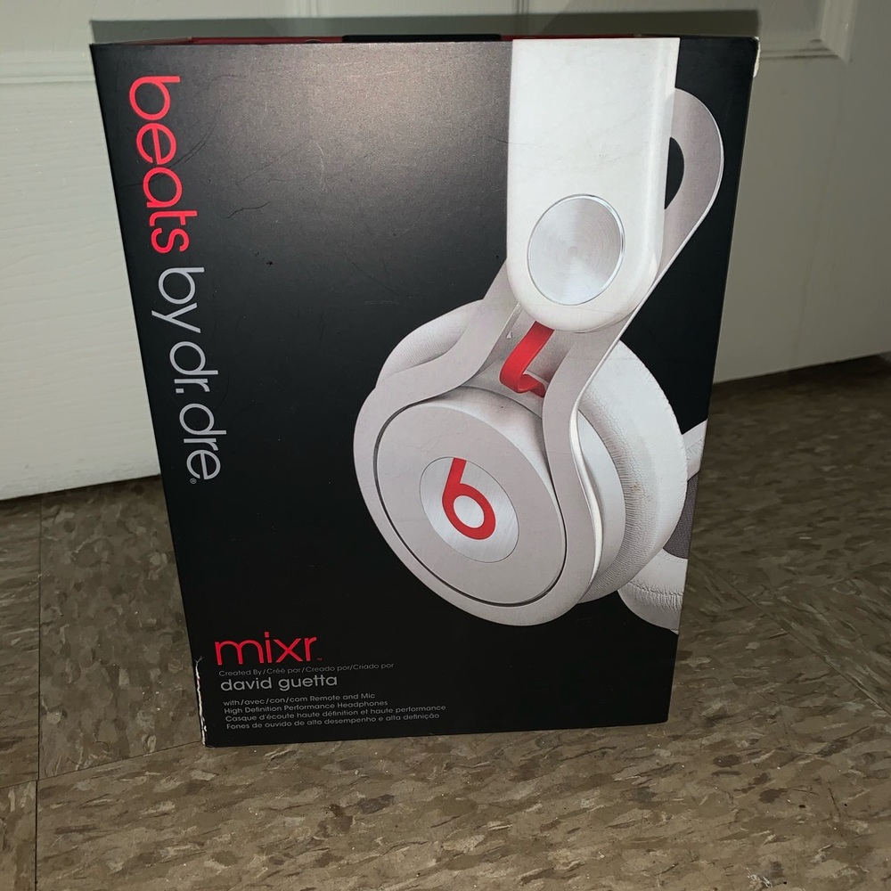 Beats by dr. dre mixr🖤